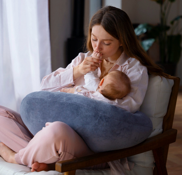 Minimize Breastfeeding Distractions In Babies